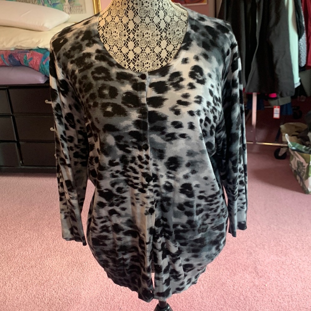 Joseph A classic cardigan in a black and white leopard print size XL